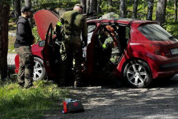 Osasto auto-onnettomuus paikalla